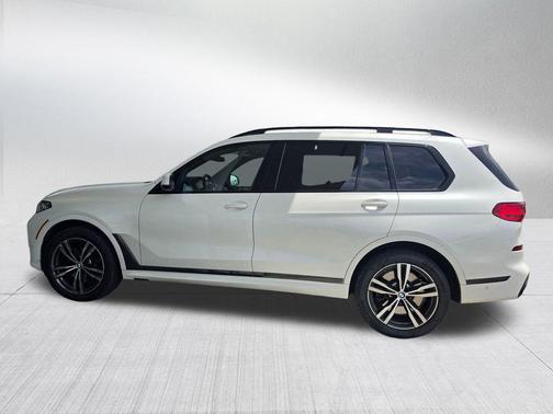 Mineral White Metallic 2021 BMW X7 M50i