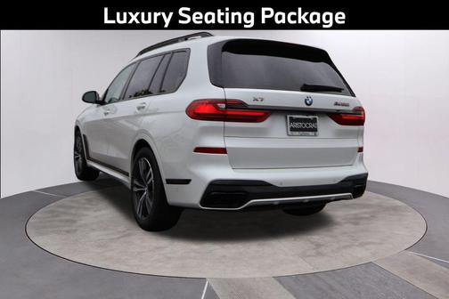2022 BMW X7 M50i