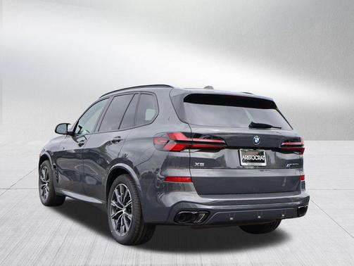 Dravit Grey Metallic 2026 BMW X5 M60i