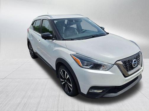 Aspen White Tricoat 2019 Nissan Kicks SR