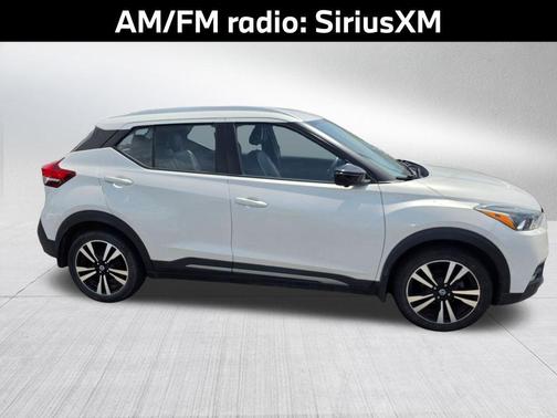 Aspen White Tricoat 2019 Nissan Kicks SR