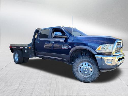 2017 RAM 3500 Laramie Crew Cab 4x4 8' Box