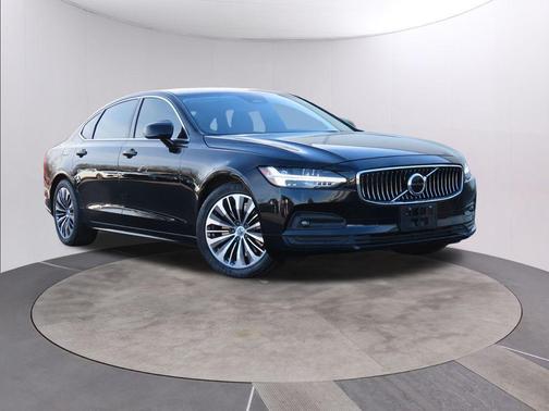 2022 Volvo S90 B6 Momentum