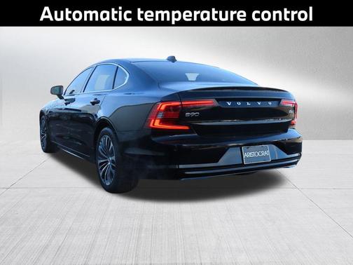 2022 Volvo S90 B6 Momentum