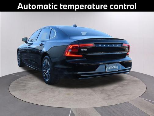 2022 Volvo S90 B6 Momentum