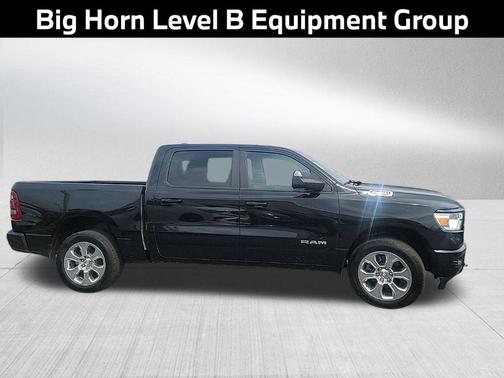 Diamond Black Crystal Pearlcoat 2024 RAM 1500 Big Horn/Lone Star