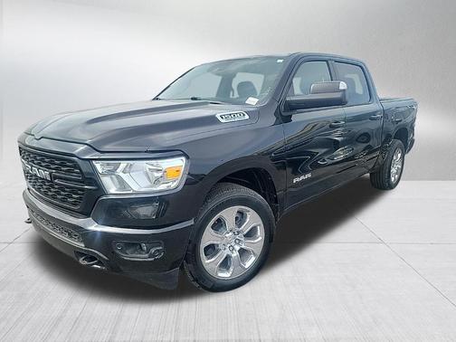 Diamond Black Crystal Pearlcoat 2024 RAM 1500 Big Horn/Lone Star