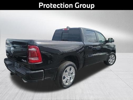 Diamond Black Crystal Pearlcoat 2024 RAM 1500 Big Horn/Lone Star