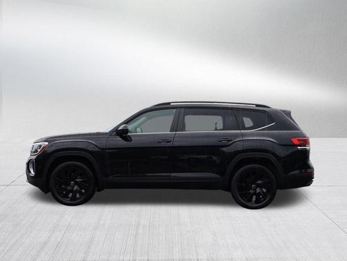 Deep Black Pearl 2026 Volkswagen Atlas 2.0T SE w/Technology 4MOTION