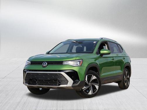 Bright Moss Green Metallic 2025 Volkswagen Taos 1.5T SE