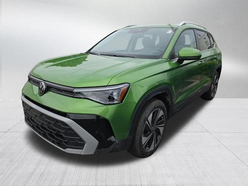 Bright Moss Green Metallic 2025 Volkswagen Taos 1.5T SE