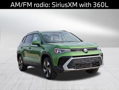 Bright Moss Green Metallic 2025 Volkswagen Taos 1.5T SE