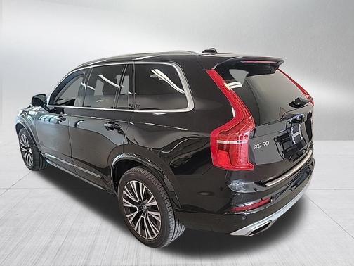2021 Volvo XC90 T6 Momentum