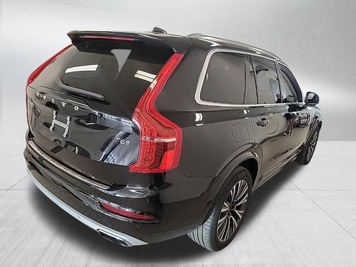 2021 Volvo XC90 T6 Momentum