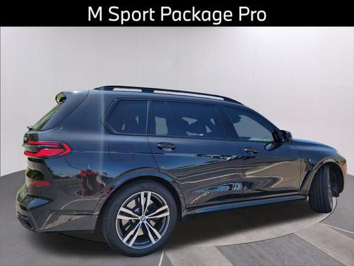 2024 BMW X7 M60i