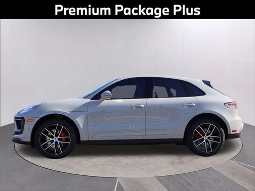 2023 Porsche Macan Base
