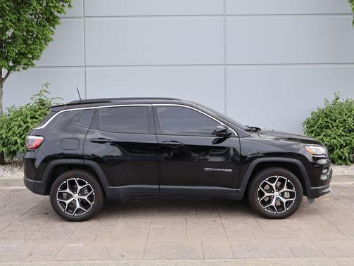 Diamond Black Crystal Pearlcoat 2024 Jeep Compass Limited