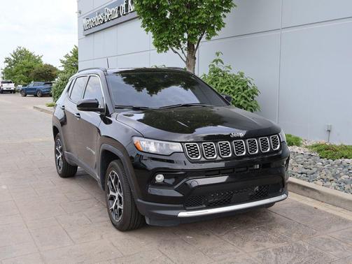 Diamond Black Crystal Pearlcoat 2024 Jeep Compass Limited