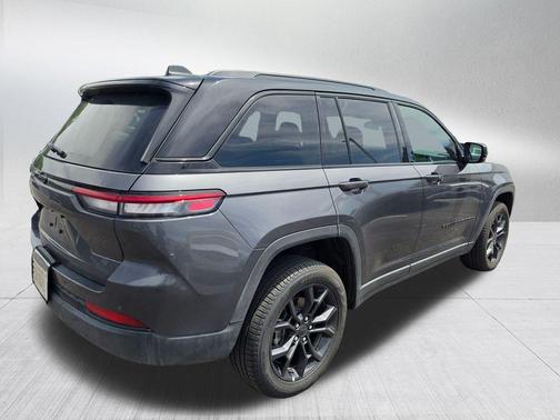 Baltic Gray Metallic Clearcoat 2025 Jeep Grand Cherokee Limited