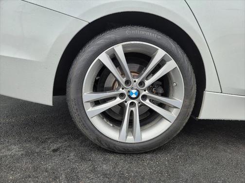White Metallic 2018 BMW 330 xDrive