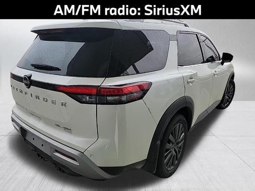 2022 Nissan Pathfinder SL 4WD