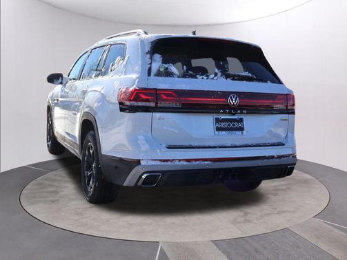 2026 Volkswagen Atlas Peak Edition