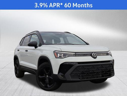 Pure White w/Deep Black Roof 2026 Volkswagen Taos SE Black
