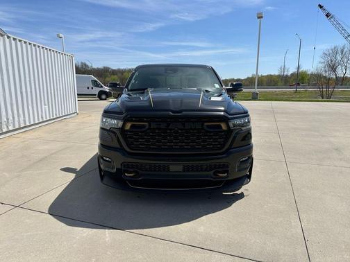 Diamond Black Crystal Pearlcoat 2026 RAM 1500 Big Horn/Lone Star