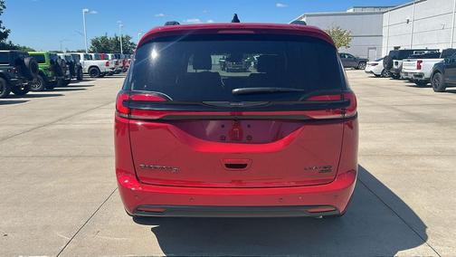 Red Hot Pearlcoat 2026 Chrysler Pacifica Limited
