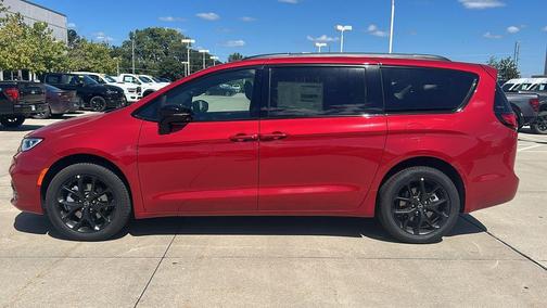 Red Hot Pearlcoat 2026 Chrysler Pacifica Limited