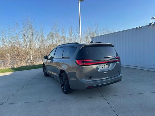Ceramic Gray Clearcoat 2022 Chrysler Pacifica Touring L
