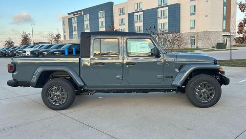 Anvil Clearcoat 2026 Jeep Gladiator Sport S