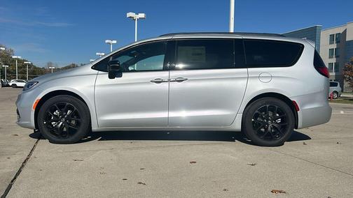 Silver Mist Clearcoat 2026 Chrysler Pacifica Limited