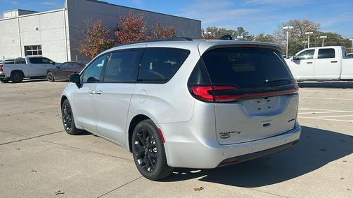 Silver Mist Clearcoat 2026 Chrysler Pacifica Limited
