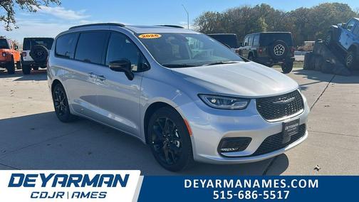 Silver Mist Clearcoat 2026 Chrysler Pacifica Limited