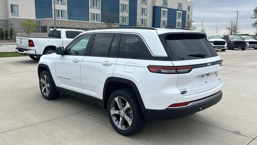 Bright White Clearcoat 2026 Jeep Grand Cherokee Limited