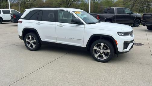 Bright White Clearcoat 2026 Jeep Grand Cherokee Limited