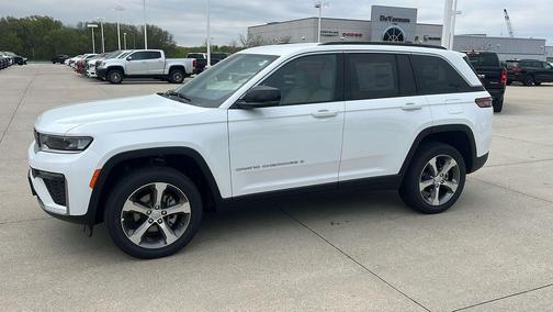 Bright White Clearcoat 2026 Jeep Grand Cherokee Limited