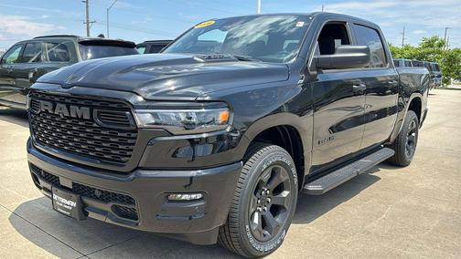Diamond Black Crystal Pearlcoat 2026 RAM 1500 Express