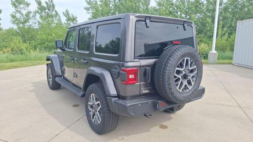 Granite Crystal Metallic Clearcoat 2026 Jeep Wrangler 4-Door Sahara 4x4