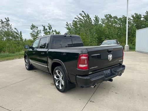 Diamond Black Crystal Pearlcoat 2023 RAM 1500 Limited