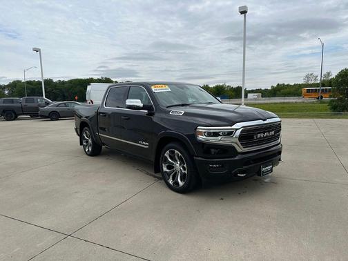 Diamond Black Crystal Pearlcoat 2023 RAM 1500 Limited