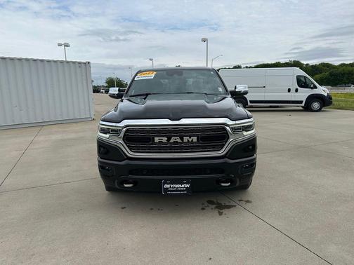 Diamond Black Crystal Pearlcoat 2023 RAM 1500 Limited