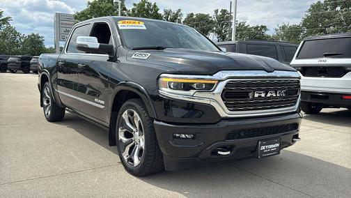Diamond Black Crystal Pearlcoat 2023 RAM 1500 Limited