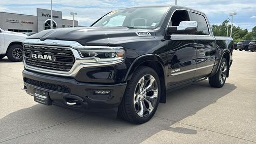 Diamond Black Crystal Pearlcoat 2023 RAM 1500 Limited
