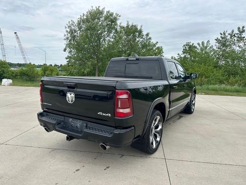 Diamond Black Crystal Pearlcoat 2023 RAM 1500 Limited