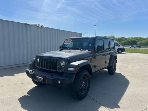 Granite Crystal Metallic Clearcoat 2025 Jeep Wrangler Sport S