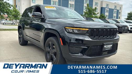Diamond Black Crystal Pearlcoat 2024 Jeep Grand Cherokee Altitude