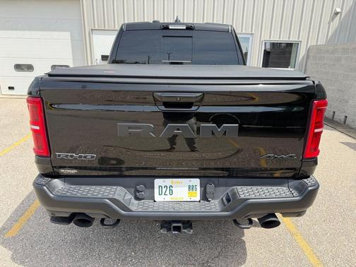 Diamond Black Crystal Pearlcoat 2025 RAM 1500 RHO Crew Cab 4x4 5'7' Box