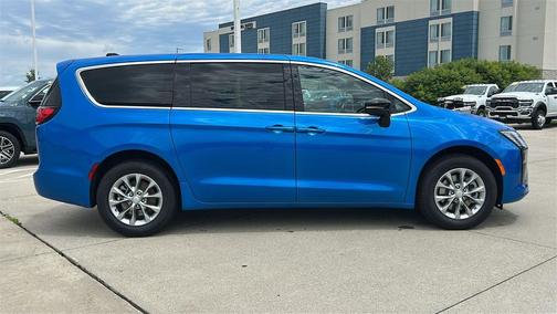 Pbj 2027 Chrysler Pacifica L